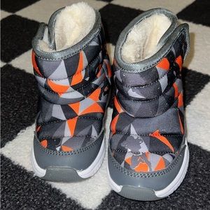 Toddler snow boots size 8C